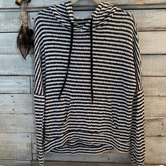 Tilly's Tops - Oversized sweater hoodie Tilly's Tops - Oversized sweater hoodie